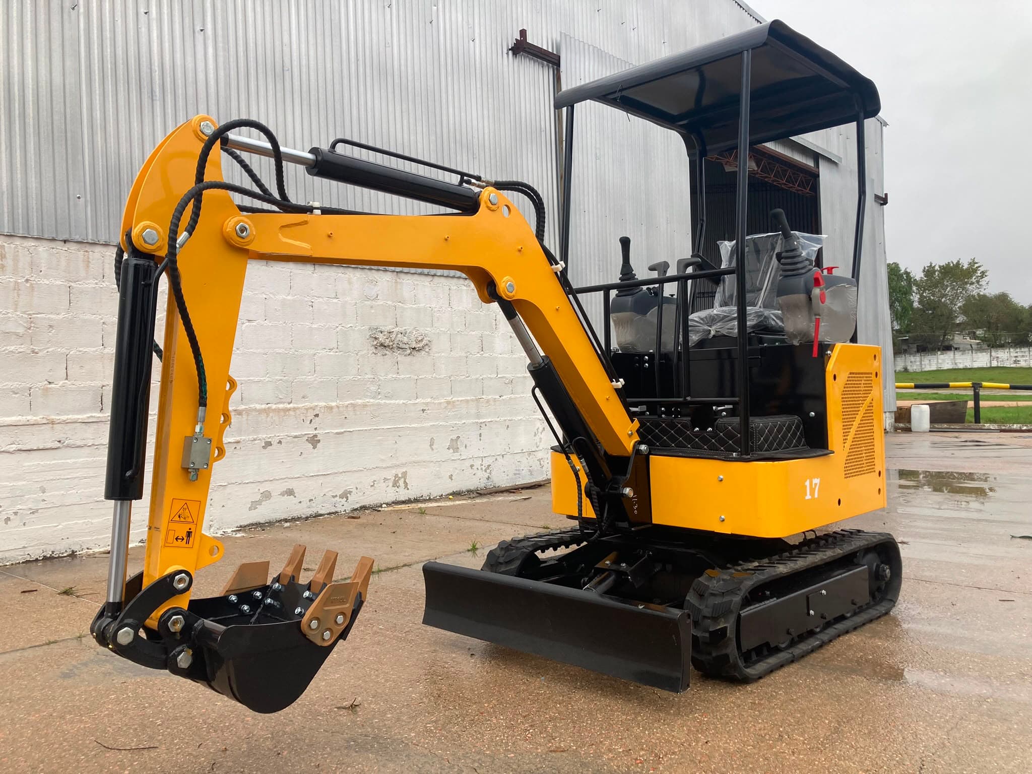 Miniexcavadora KV-17 en EB Maquinarias