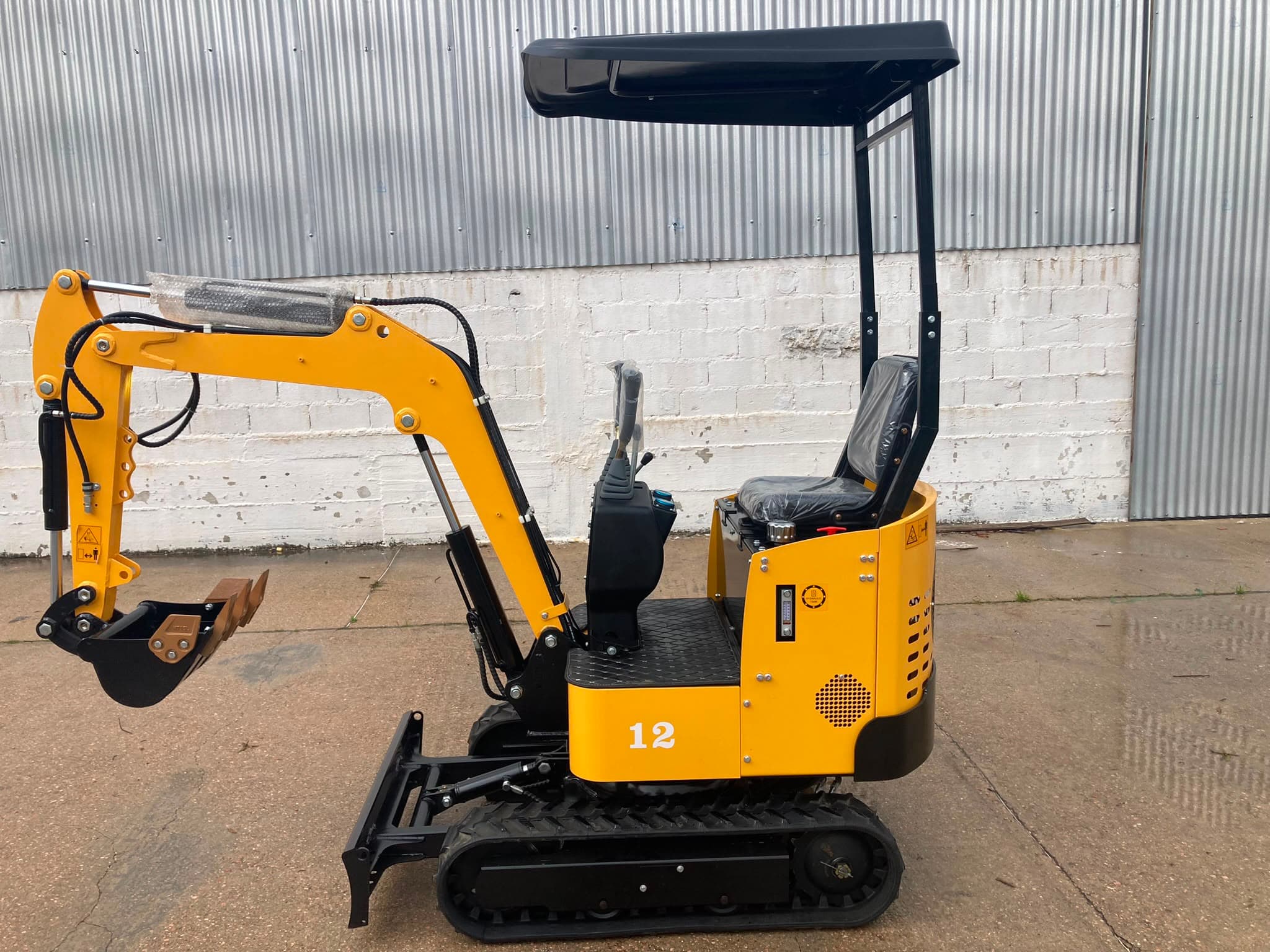 Miniexcavadora KV-12 en EB Maquinarias